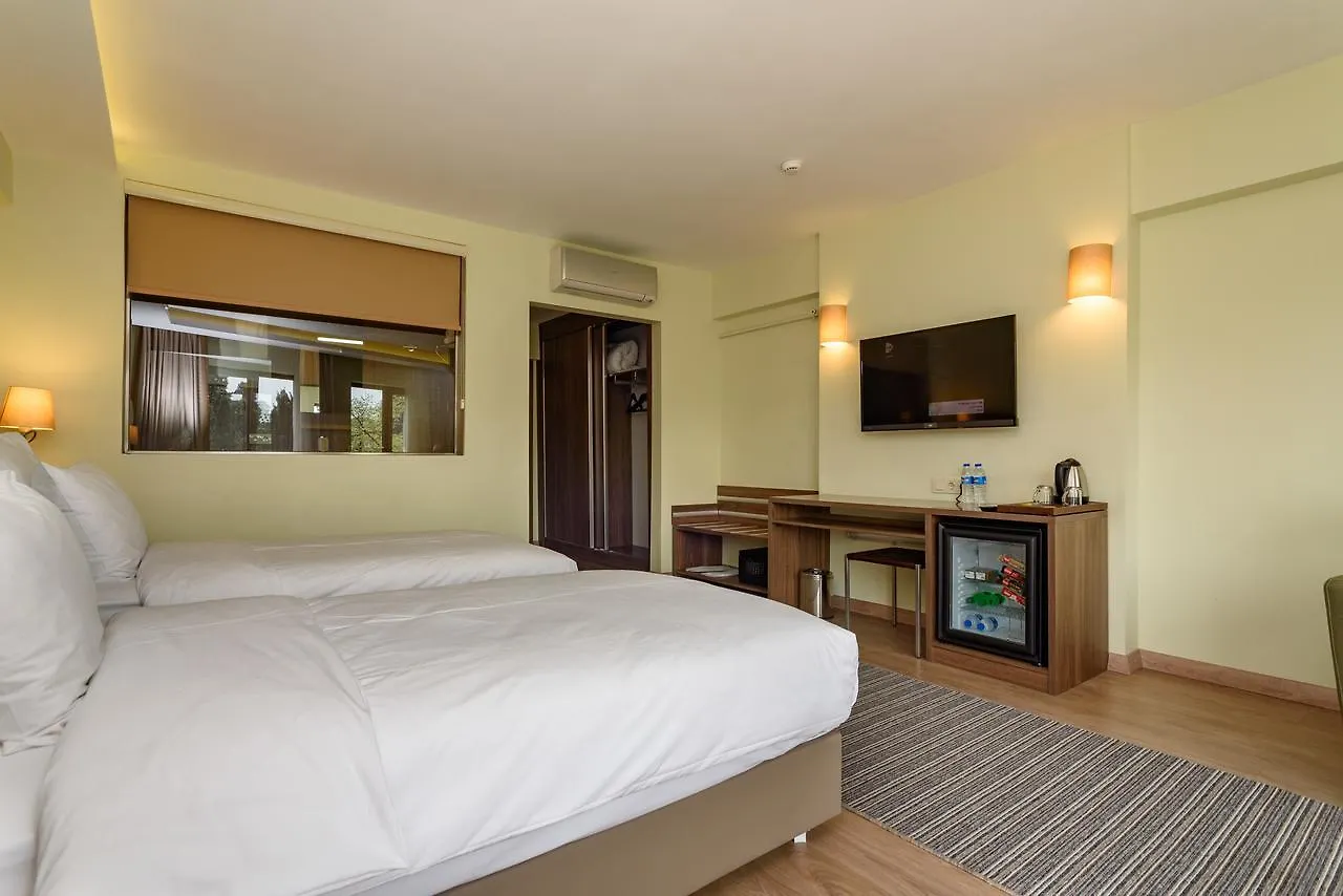 Numi Hotel Istanbul 4*,